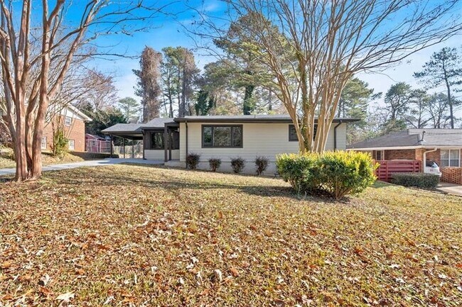 Building Photo - 2142 Cloverdale Dr SE