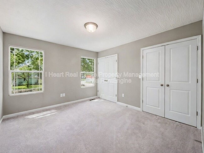 Building Photo - 33 Whitethorne Ave