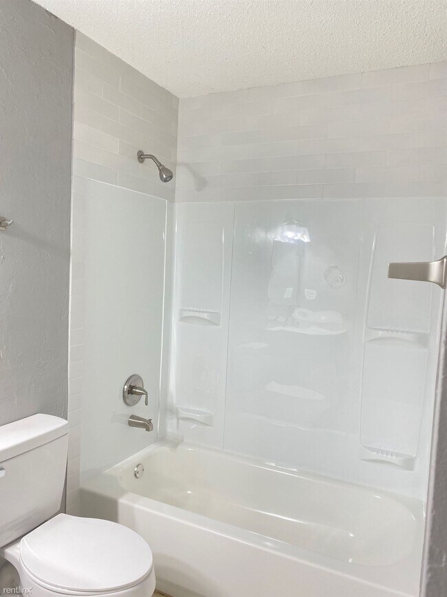 Building Photo - 3 br, 2 bath Duplex - 16A Brelyn Pl