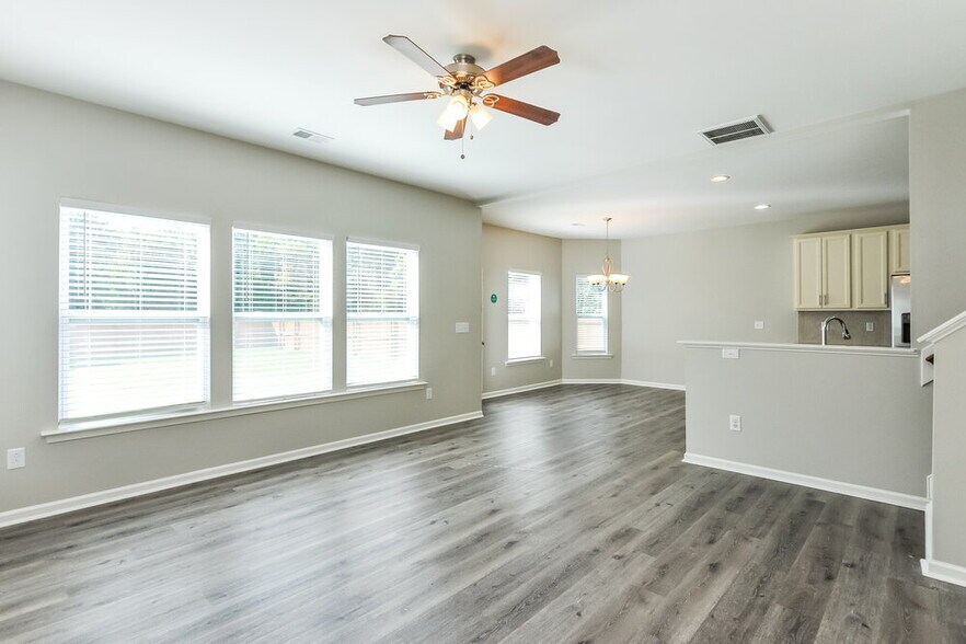 Building Photo - 105 Lakemont Dr