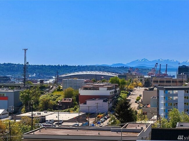 Building Photo - 1631 S King St