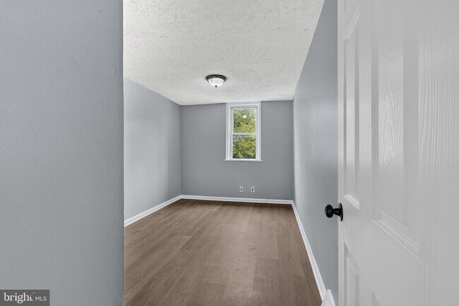Building Photo - 153 W 21st St