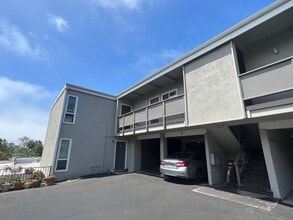 Building Photo - 2007 Red Rose Way