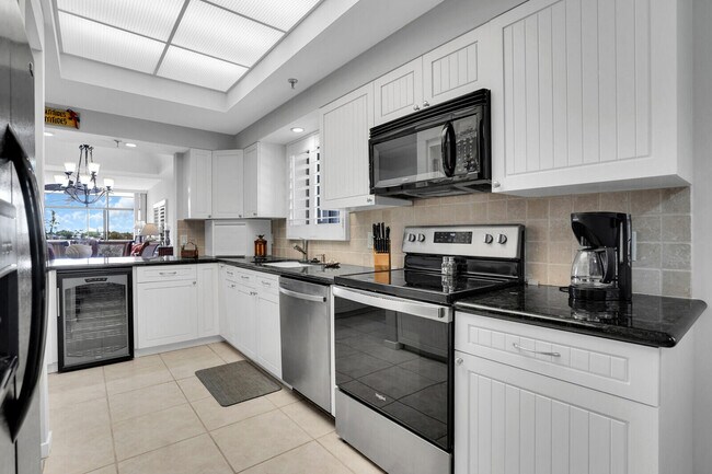 Building Photo - 11370 12 Oaks Way