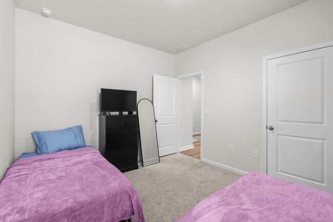 Building Photo - 3144 Fair Rdg Wy