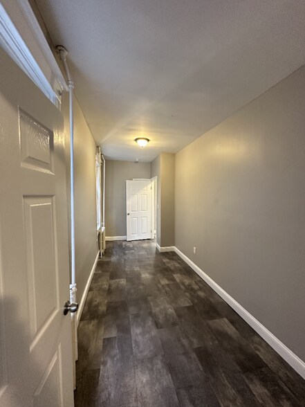 Building Photo - 147 Beech St