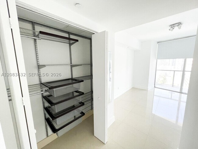 Building Photo - 495 Brickell Ave