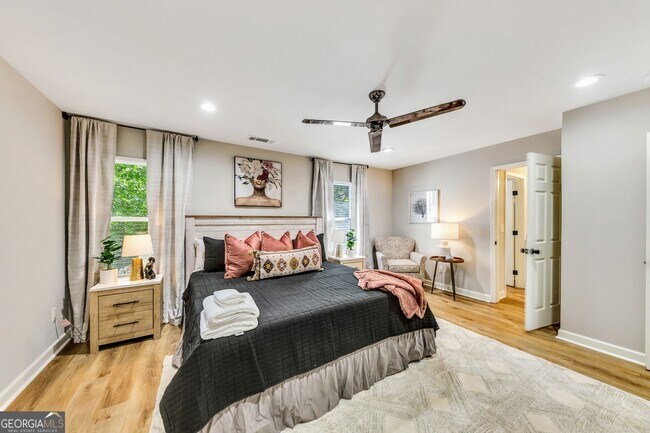 Building Photo - 1018 Falling Valley Ct SE