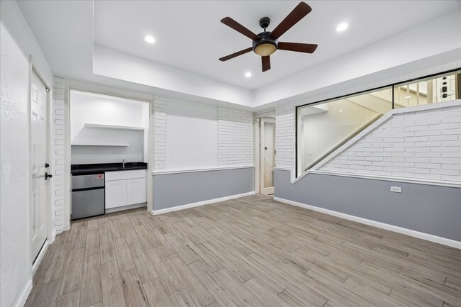 Building Photo - 1605 Potomac Dr