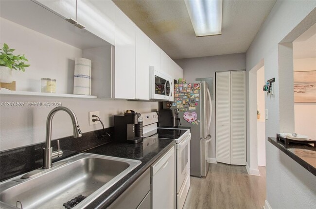 Building Photo - 4610 NW 79th Ave