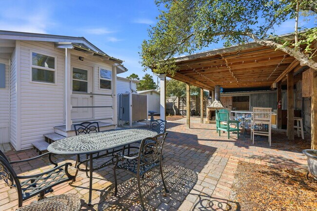 Building Photo - 215 Lee Pl