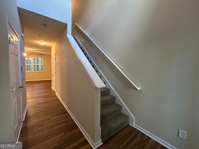 Building Photo - 200 Ranier Ct.