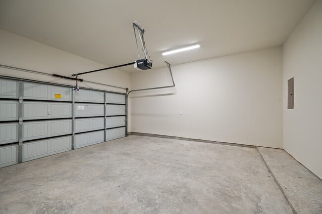 Building Photo - 24402 Colonial Willow Dr