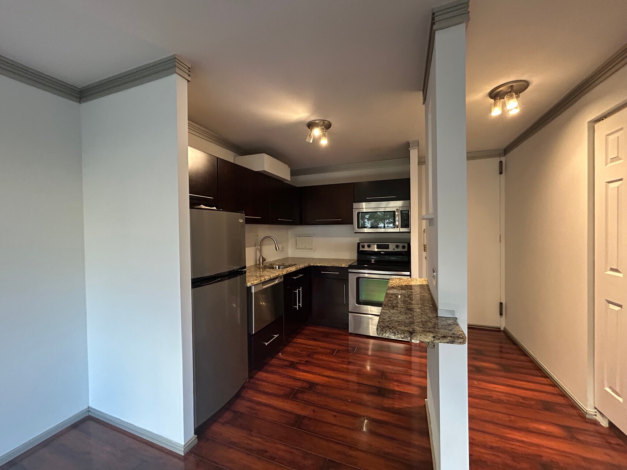 Building Photo - 1350 N Dearborn St