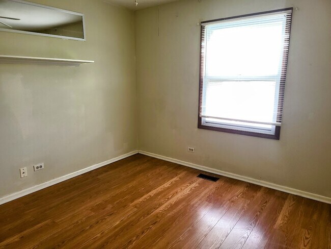 Building Photo - 719 Radnor Dr