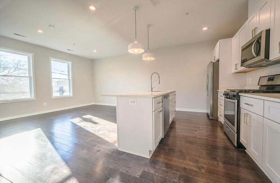 Building Photo - 2505 Burns St SE