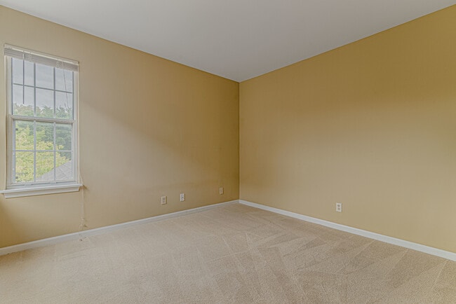 Building Photo - 1457 Walnut Hill Ave
