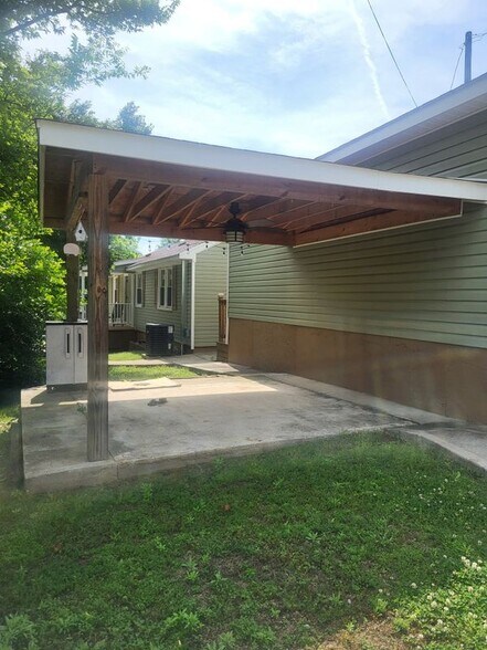 Building Photo - 907 N Nashville Ave