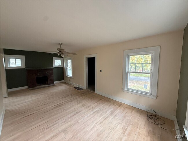 Building Photo - 1200 N Glencove Rd