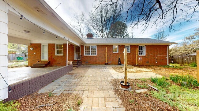 Building Photo - 6821 View Way Dr