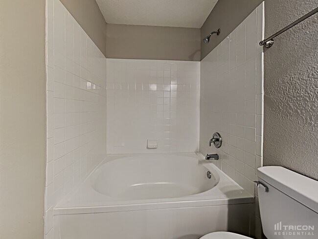 Building Photo - 10923 Sweetsen Rd