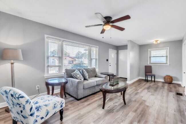 Building Photo - Stylish 3 Bedroom, 2 Bath Ranch with Bright Sunroom and Modern Comforts