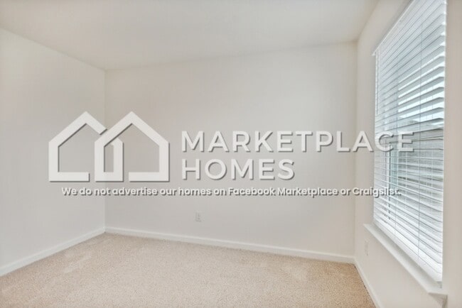 Building Photo - 1161 Ridge Parke