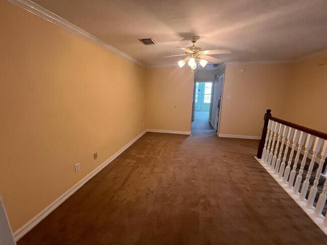 Building Photo - 1155 Enclave Square E