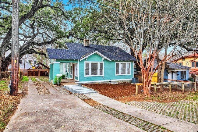 Building Photo - 809 E Riverside Dr