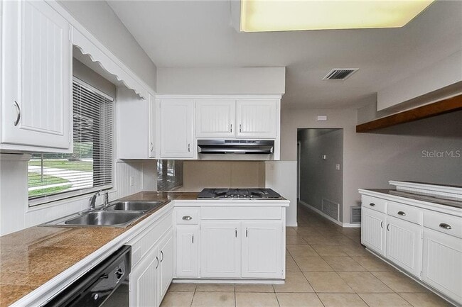 Building Photo - 1139 Cir Dr-
