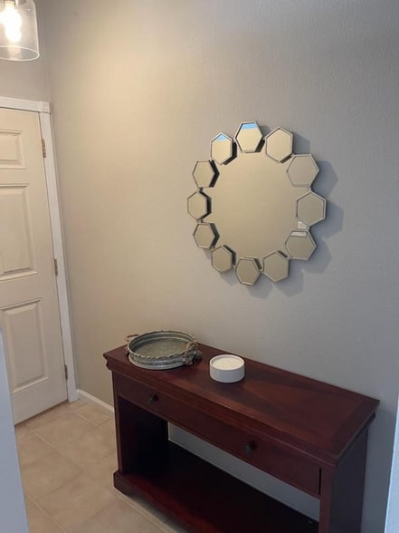 Building Photo - 510 S Peru St