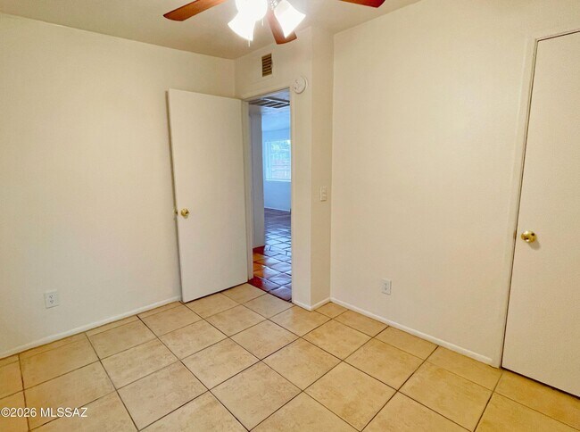 Building Photo - 1404 W Fresno St