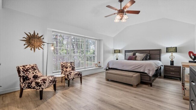 Building Photo - 9502 Rolling Oaks