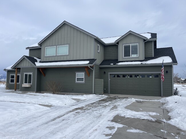 Building Photo - Practically New 3 Bedroom with Mountain Views!