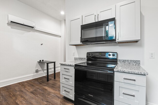 Building Photo - 427 Whiteman St