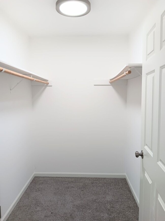 Building Photo - Spacious Condo with Modern Comforts
