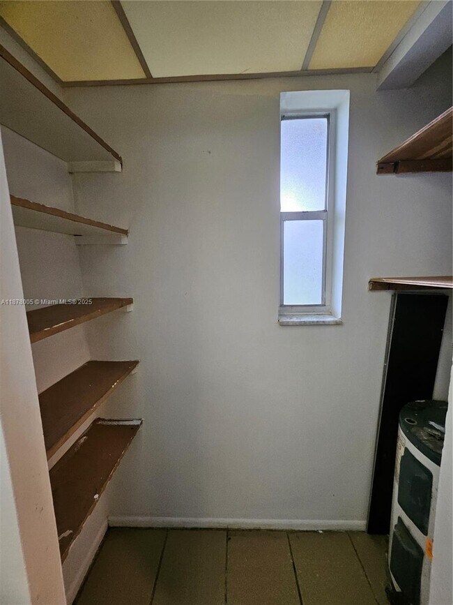 Building Photo - 7820 S Colony Cir