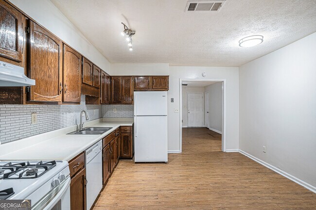 Building Photo - 2610 Golfview Terrace SE