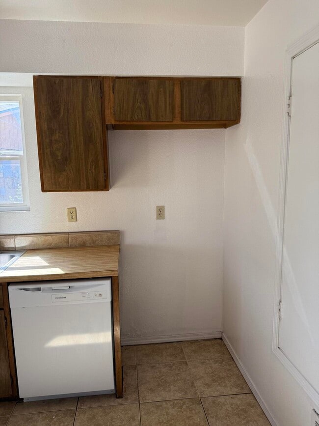 Building Photo - 1540 Glendale Ct SE