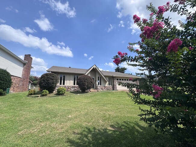 Building Photo - 1115 Briar Creek Rd
