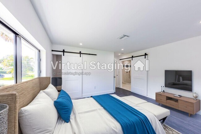 Building Photo - 1001 NW 6th Dr