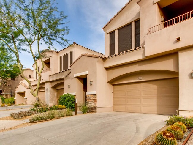 2 car garage front entrance - 19475 N Grayhawk Dr