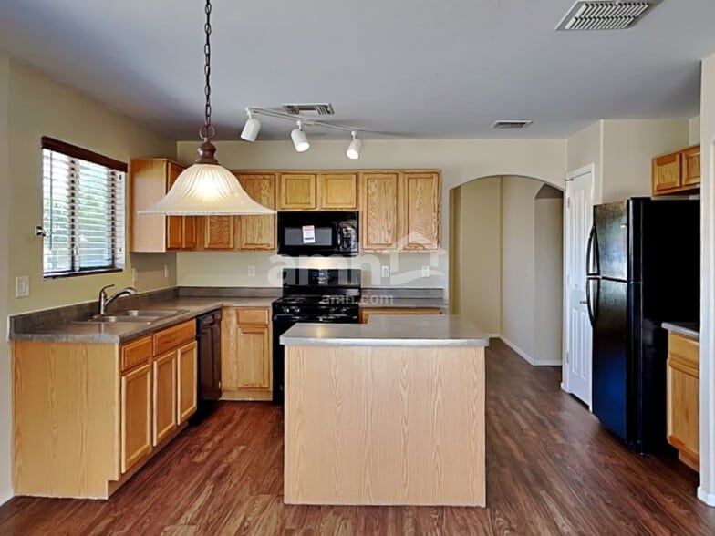 Building Photo - 742 W Emerald Key Dr