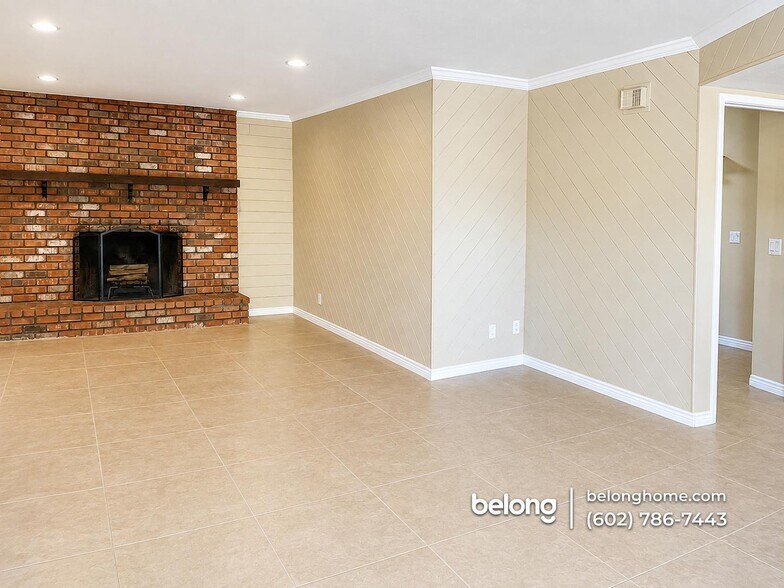 Building Photo - 1613 E Watson Dr