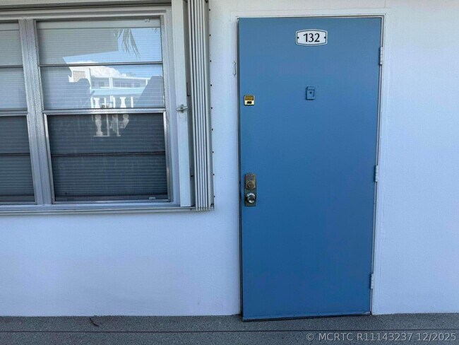 Building Photo - 132 Newport I