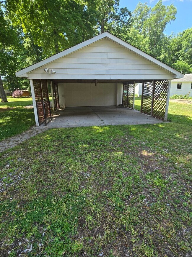 Building Photo - 8000 Curtis Rd