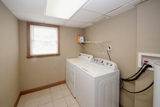 Building Photo - 4033 Scenic Mountain Dr SW