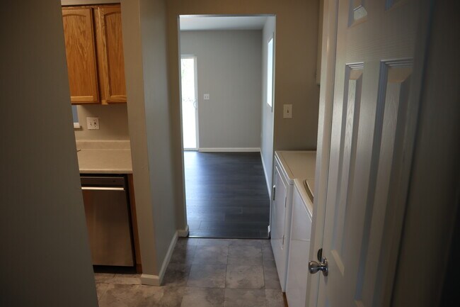 Building Photo - 524 N Impala Dr
