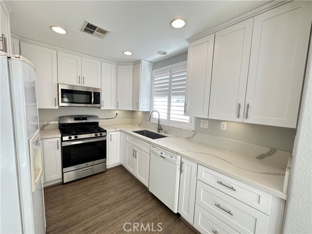 Building Photo - 146 St James