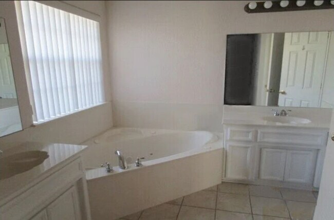 Building Photo - 2907 Bachelor Button Blvd